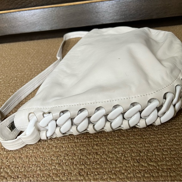 White Chanel Hobo shoulder bag - Picture 7 of 8